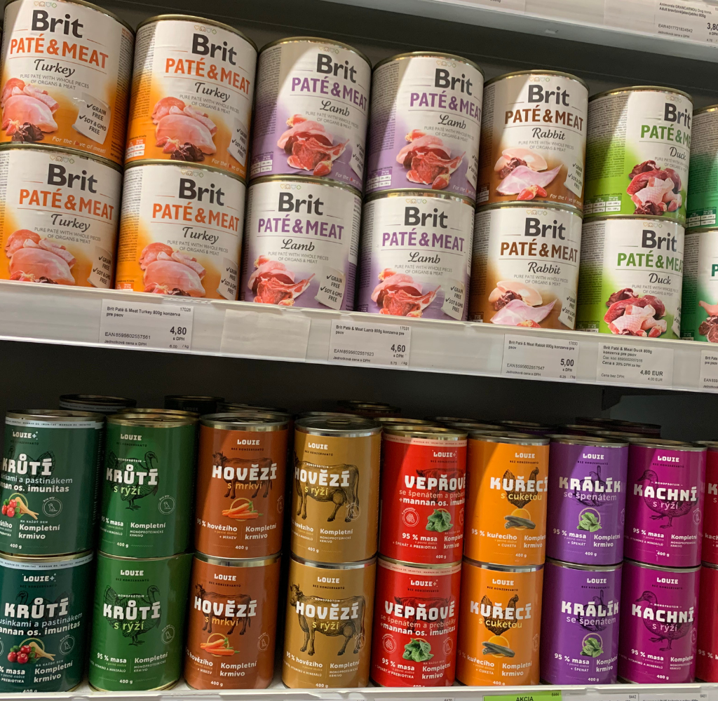 Konzervy pre psov Brit a Louie s vysokým obsahom mäsa – krmivo z morčacieho, králičieho a jahňacieho mäsa